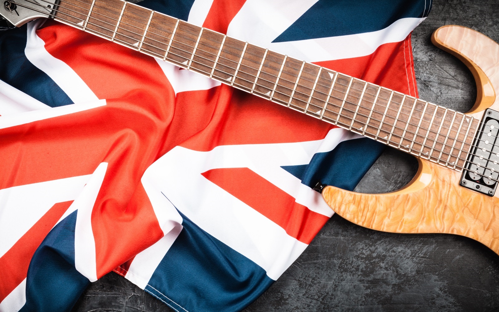 Drapeau britannique et guitare électrique