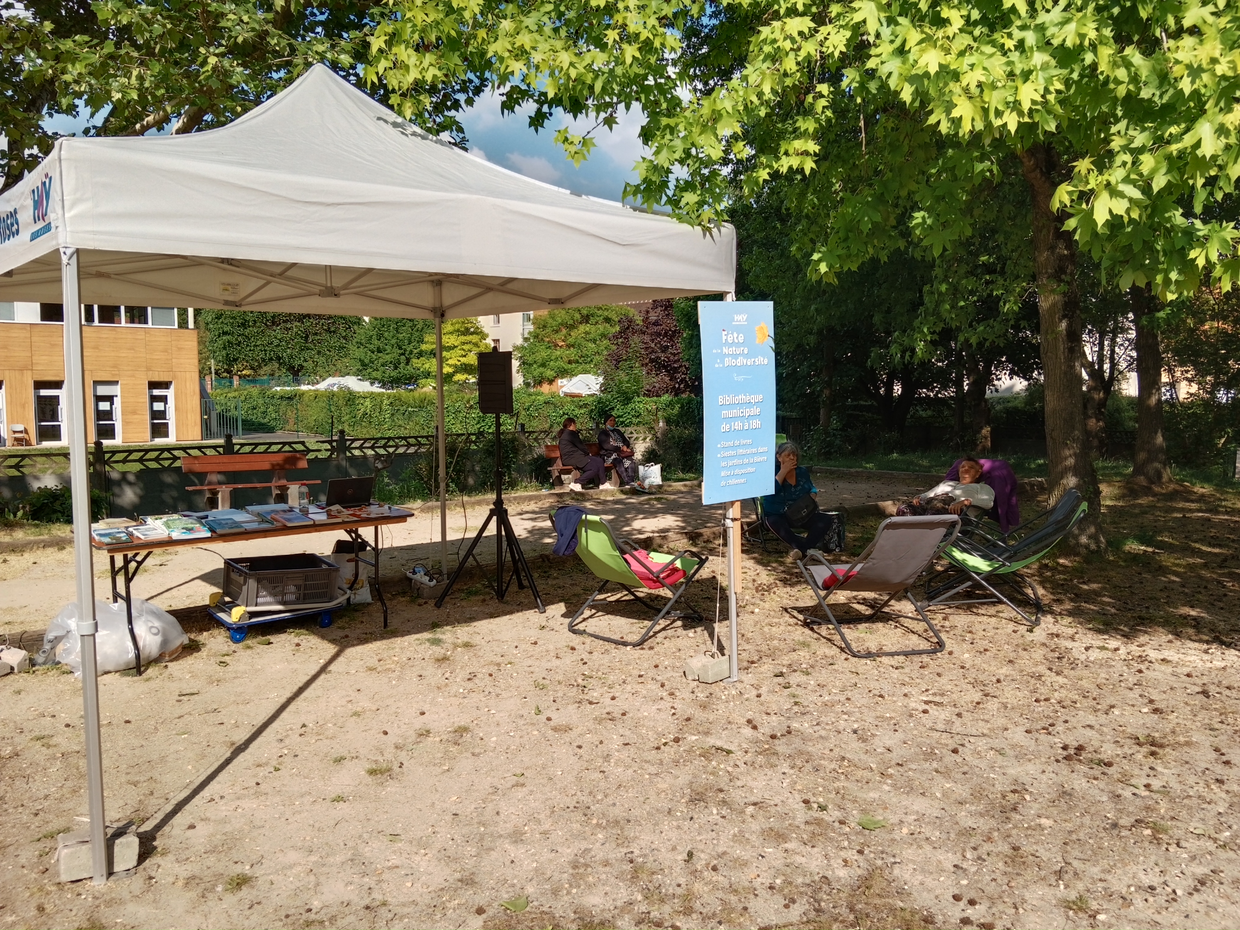 Stand de la bibliothèque à la fête de la nature et de la biodiversité